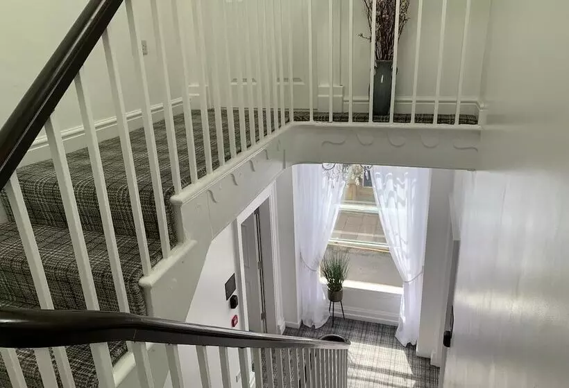 ホテル Winckley Square Residences