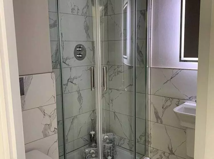 ホテル Winckley Square Residences