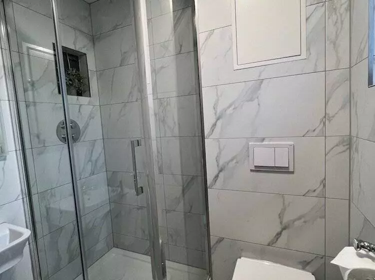 ホテル Winckley Square Residences