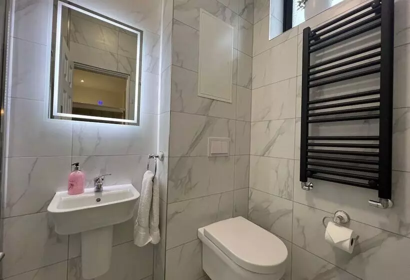 ホテル Winckley Square Residences