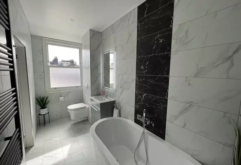 ホテル Winckley Square Residences