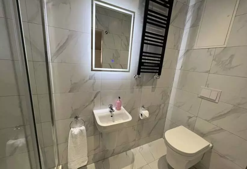 ホテル Winckley Square Residences