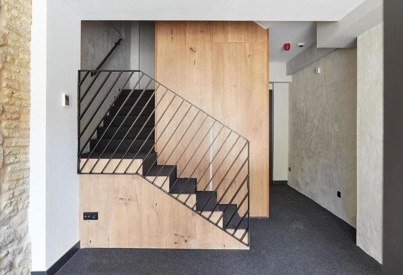 پانسیون Hostal Espoz Y Mina