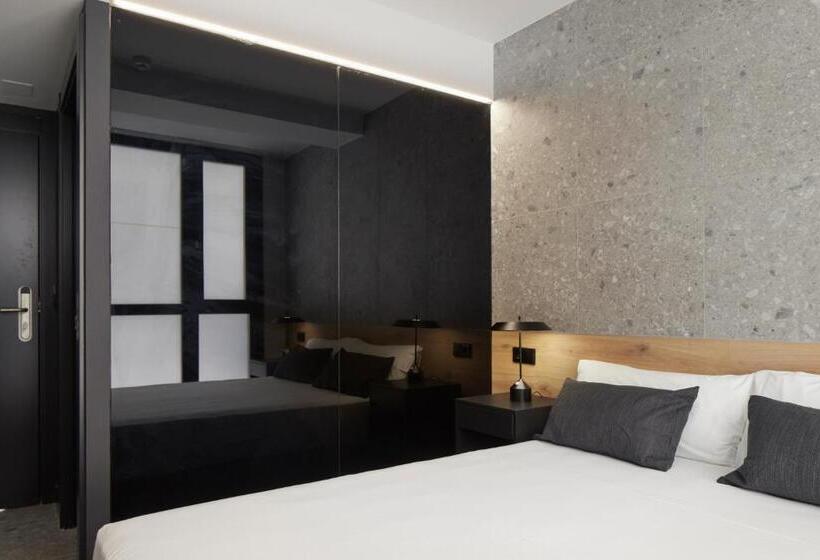 پانسیون Hostal Espoz Y Mina