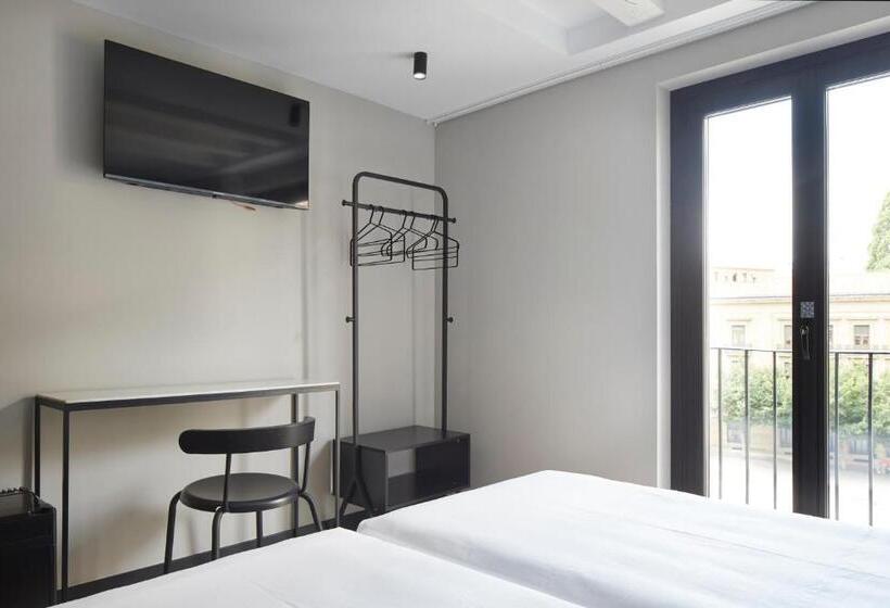 پانسیون Hostal Espoz Y Mina