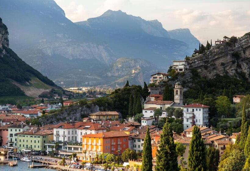 بنسيون Vistalago Torbole