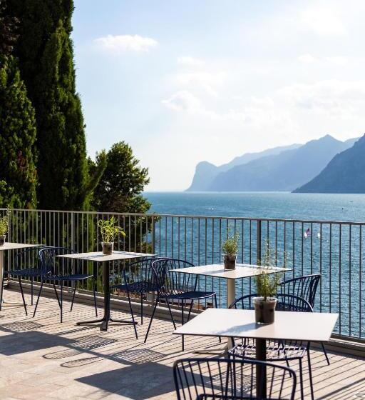 بنسيون Vistalago Torbole