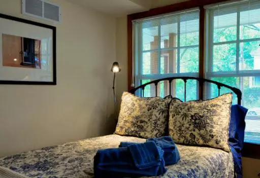 Baxter House Bed & Breakfast And Apartment