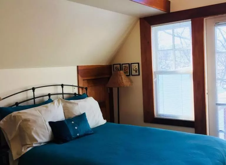 Baxter House Bed & Breakfast And Apartment