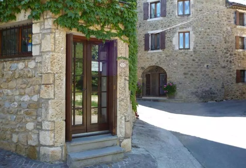 Aamiaismajoitus (B&B) La Vieille Tour