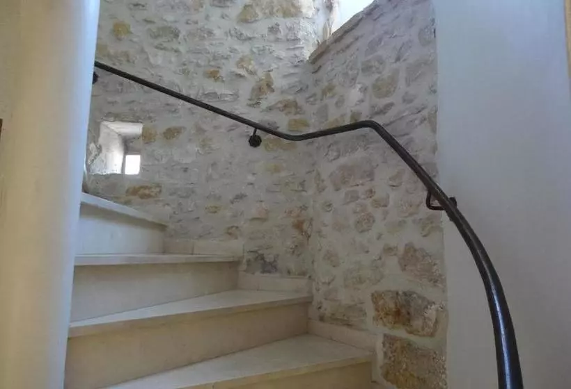 Aamiaismajoitus (B&B) La Vieille Tour