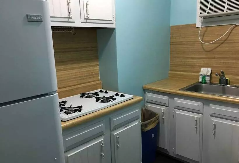 Harbor Mist Family Motel