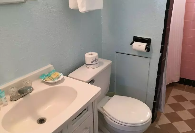 Harbor Mist Family Motel