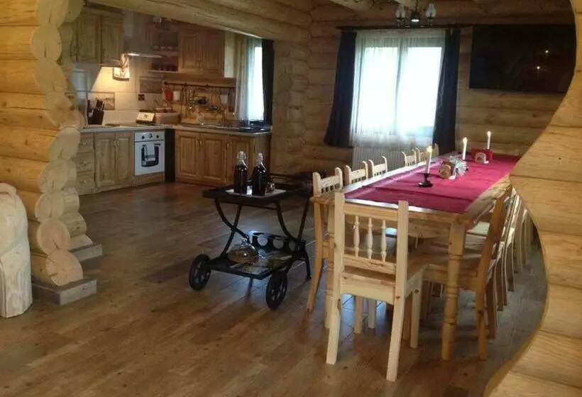 هتل Casa Pădurarului