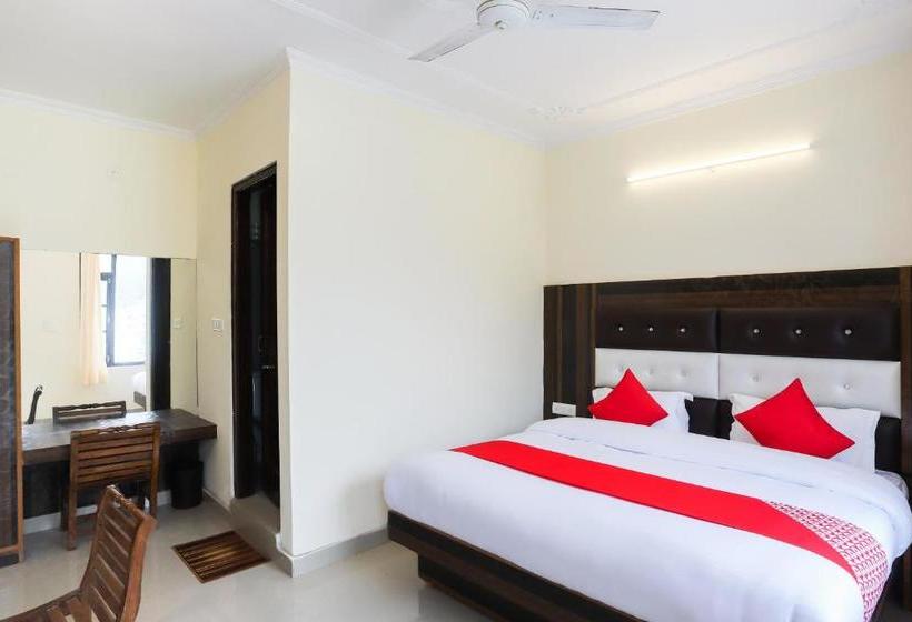 Hotelli Oyo 60523 The Nirvana