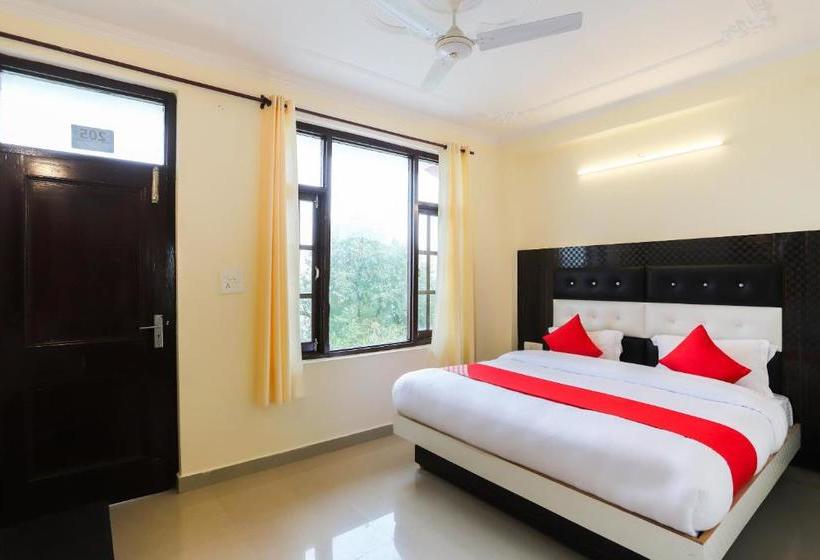 Hotelli Oyo 60523 The Nirvana