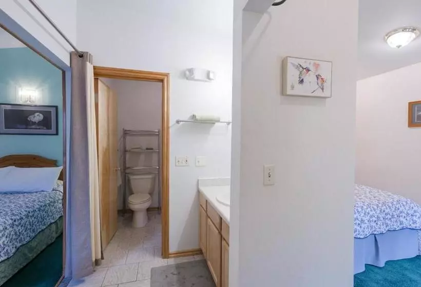 Alaska House Of Jade Bed And Breakfast