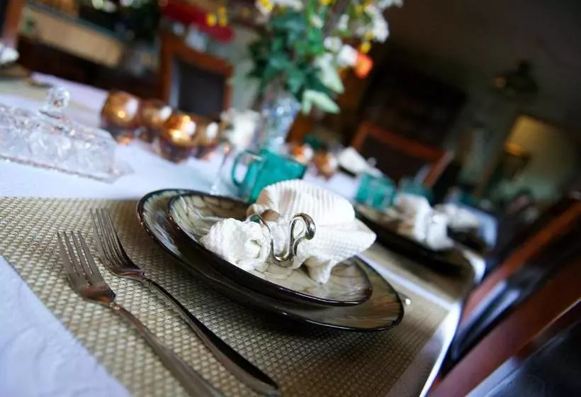 Alaska House Of Jade Bed And Breakfast