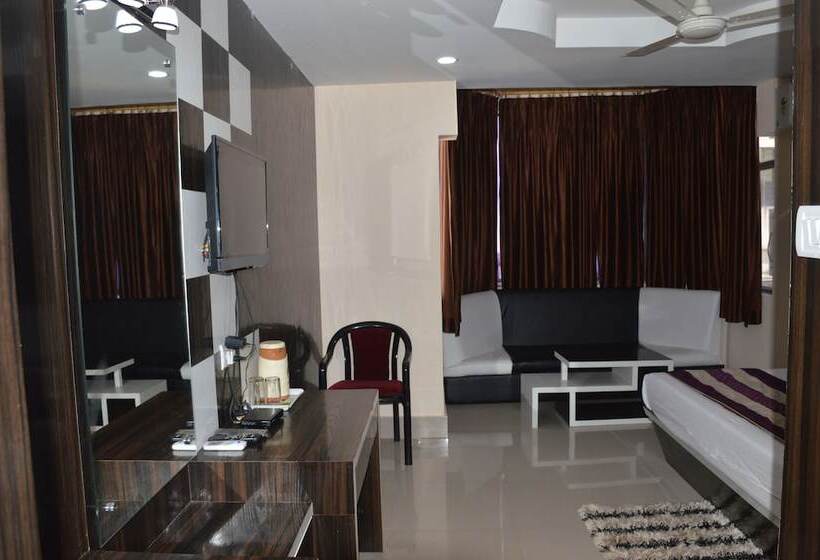 בית מלון כפרי Arya Palace