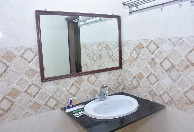 בית מלון כפרי Arya Palace