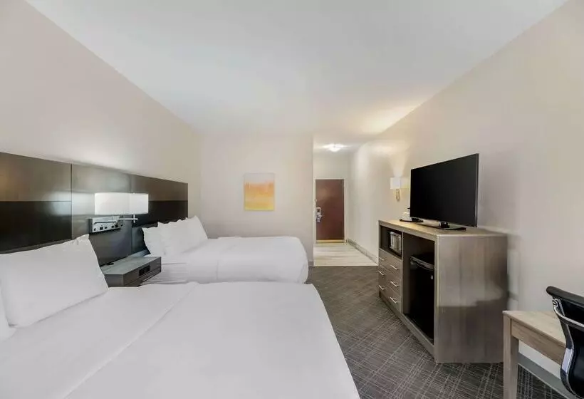 Отель Comfort Inn & Suites