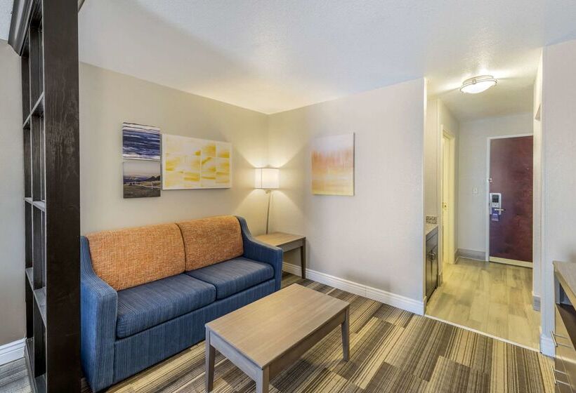 호텔 Comfort Inn & Suites