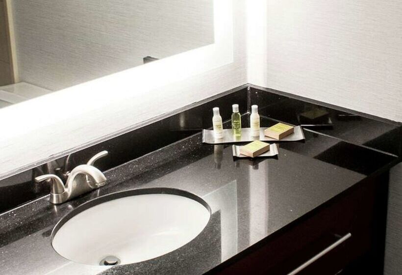 Doubletree By Hilton Hotel Charlottesville