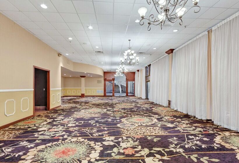 Doubletree By Hilton Hotel Charlottesville