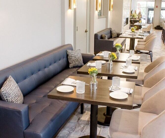 Doubletree By Hilton Hotel Charlottesville