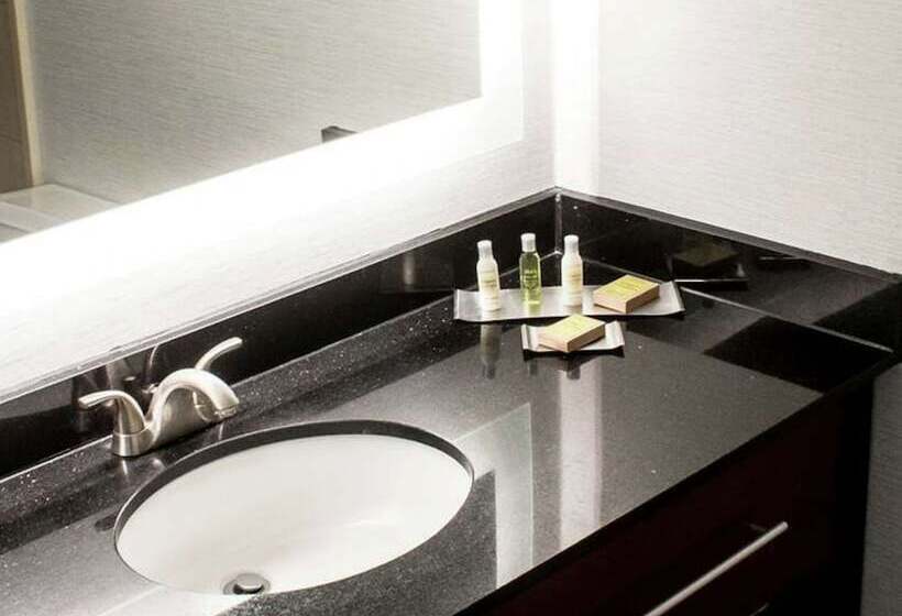 Doubletree By Hilton Hotel Charlottesville