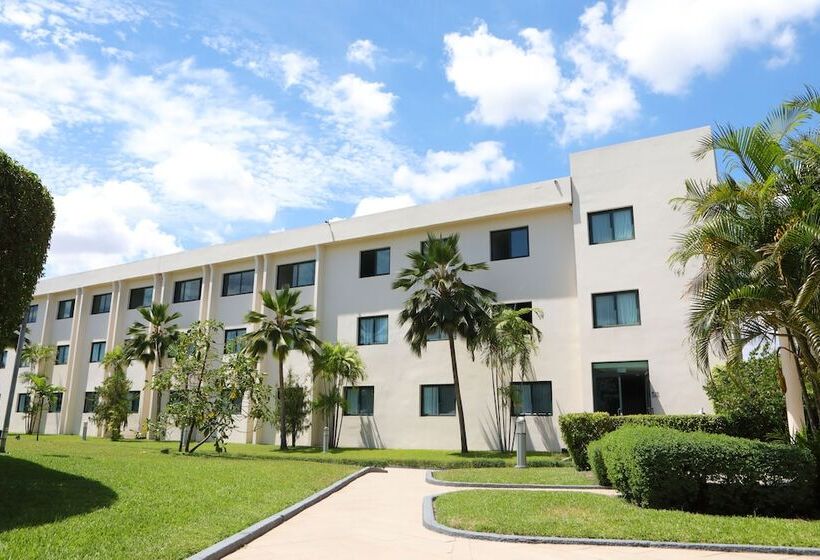 בית מלון כפרי Fiesta Royale