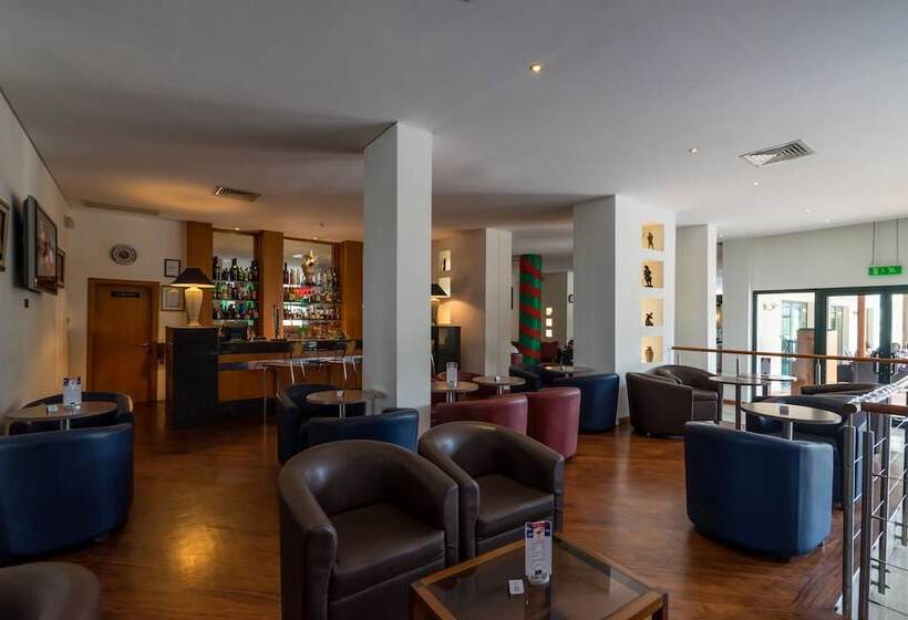 בית מלון כפרי Fiesta Royale