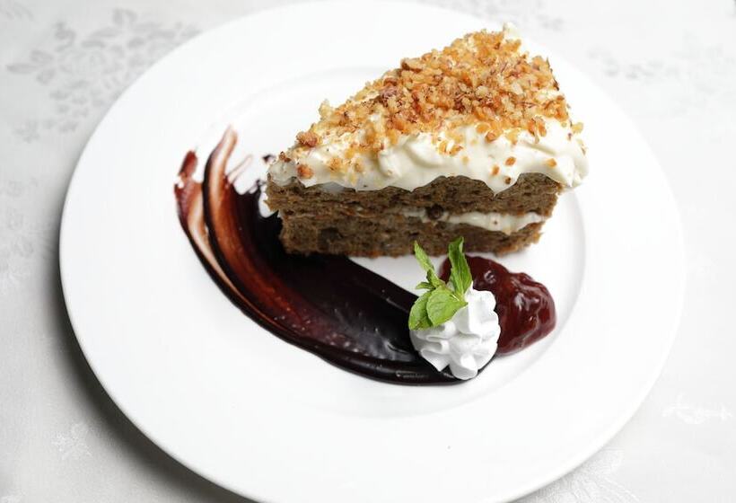 בית מלון כפרי Fiesta Royale