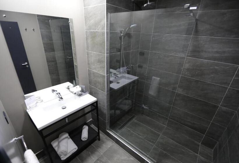 בית מלון כפרי Fiesta Royale