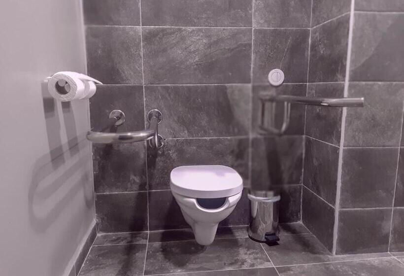 בית מלון כפרי Fiesta Royale