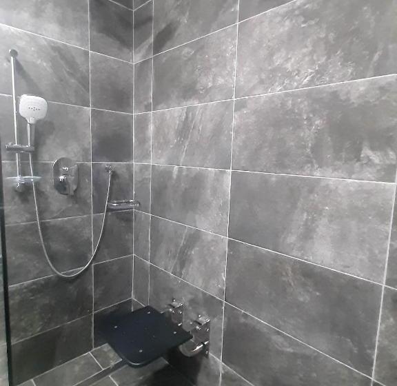 בית מלון כפרי Fiesta Royale