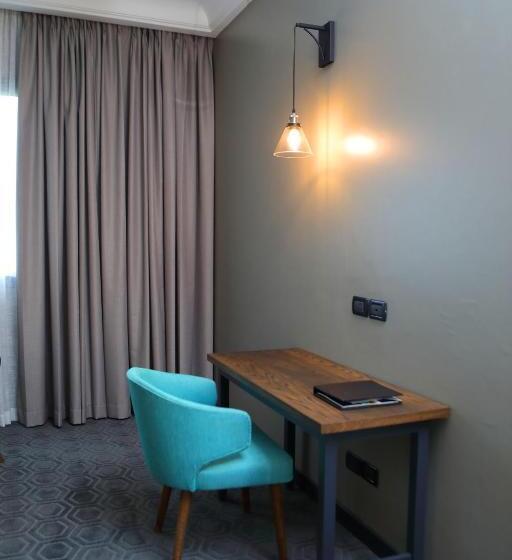 בית מלון כפרי Fiesta Royale