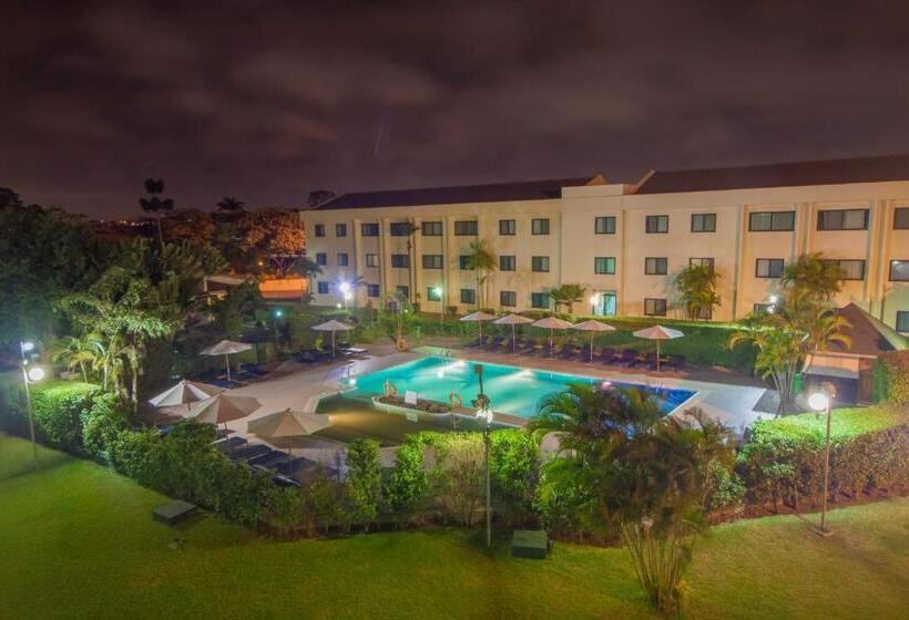 בית מלון כפרי Fiesta Royale