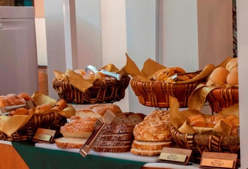 בית מלון כפרי Fiesta Royale