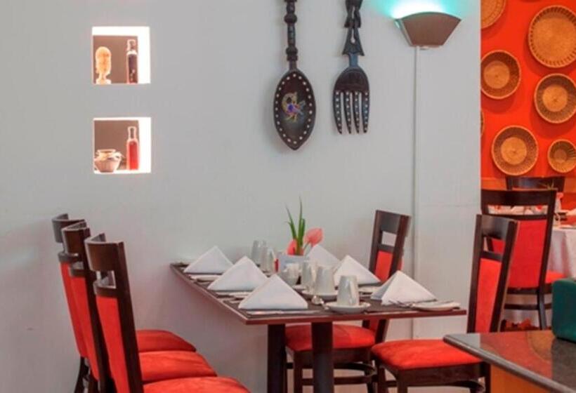 בית מלון כפרי Fiesta Royale