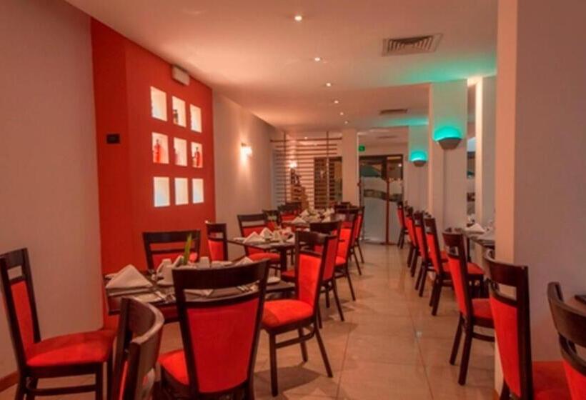 בית מלון כפרי Fiesta Royale