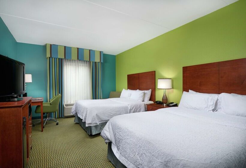 בית מלון כפרי Hampton Inn Bermuda Run