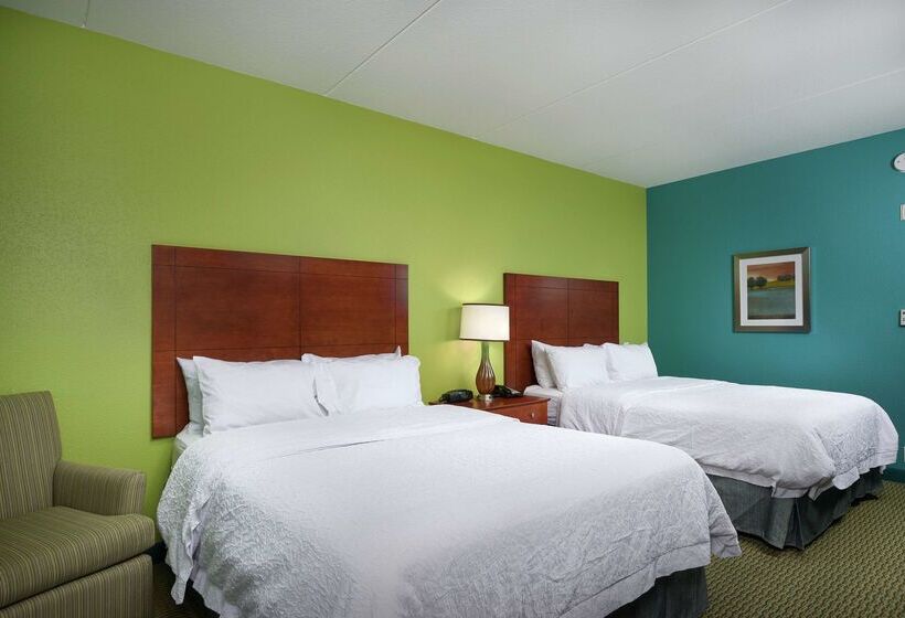 בית מלון כפרי Hampton Inn Bermuda Run