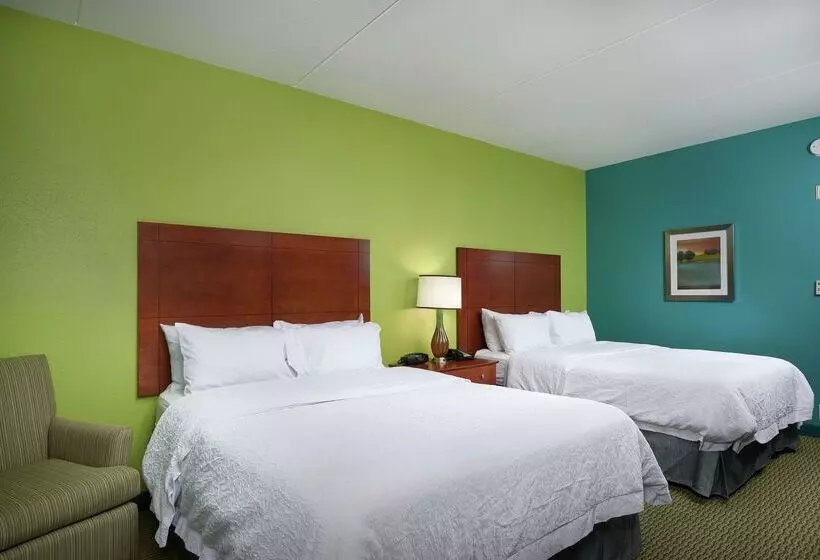호텔 Hampton Inn Bermuda Run