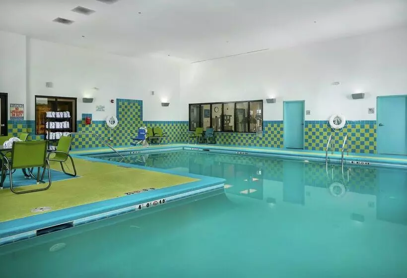 호텔 Hampton Inn Bermuda Run