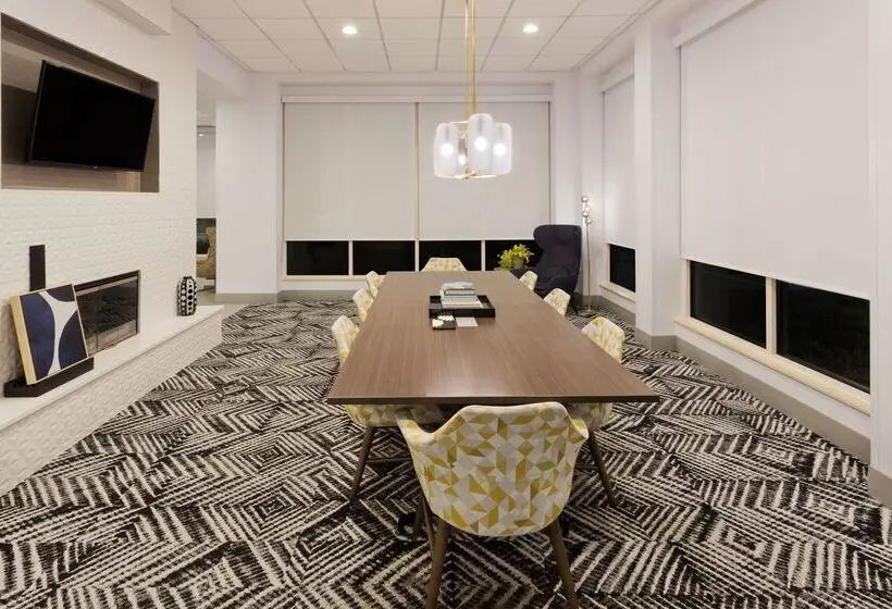 هتل Hilton Garden Inn Birmingham/lakeshore Drive