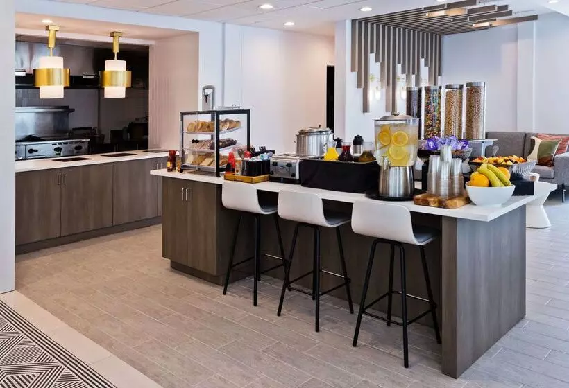 هتل Hilton Garden Inn Birmingham/lakeshore Drive