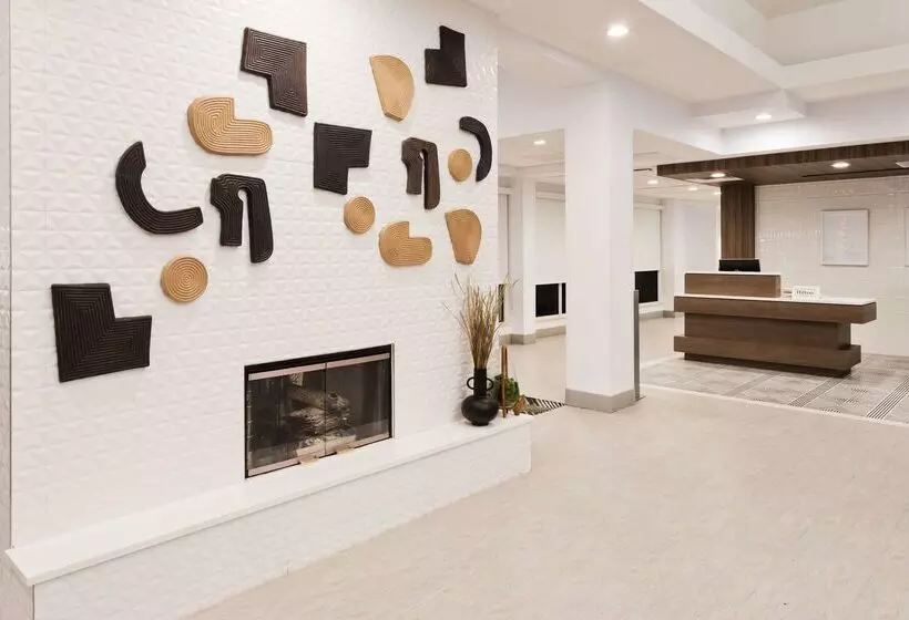 هتل Hilton Garden Inn Birmingham/lakeshore Drive