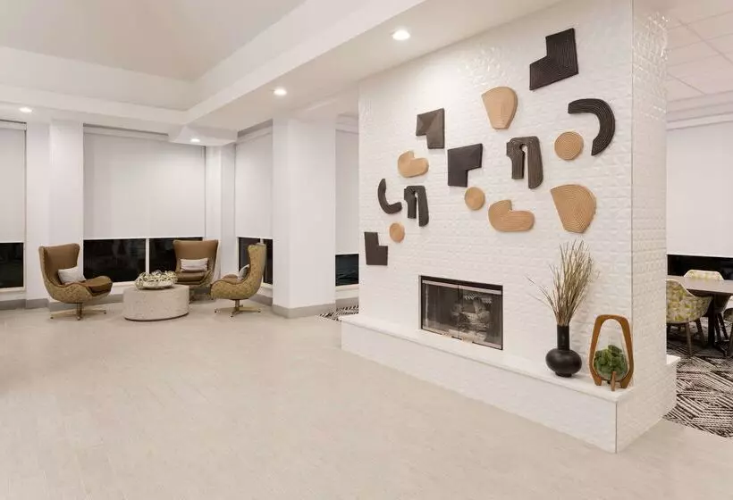 هتل Hilton Garden Inn Birmingham/lakeshore Drive