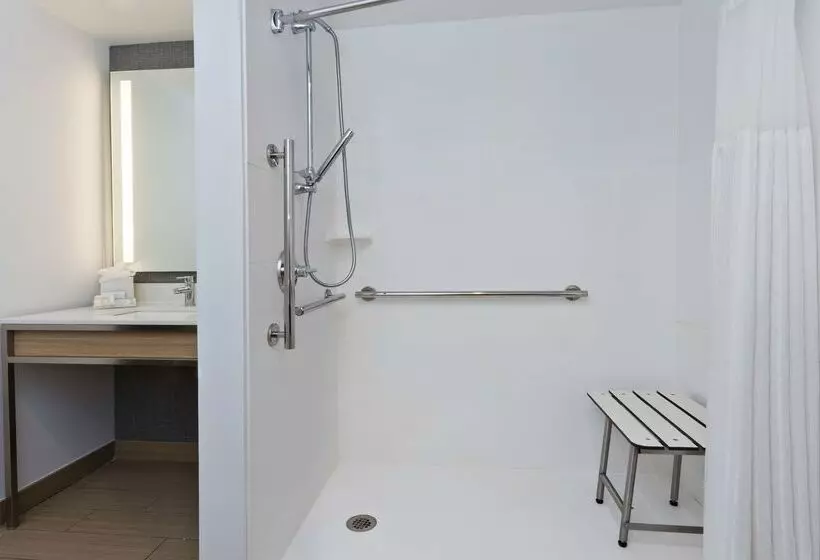 هتل Hilton Garden Inn Birmingham/lakeshore Drive